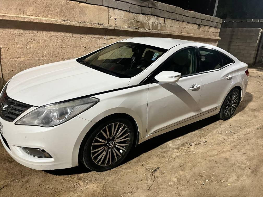 هيونداي ازيرا موديل 13 مكفوله من الضربه وصبغ 
مكينه3000 سته سلندر تبريد تدفئه كله شغاله سياره جاهزه من كلشي
رقم اربيل سنويه للـ28 باسمي 
العنوان : البصرة الرميلة الشمالية 
السعر : 122 ورقه وبيها مجال 
(((***********))) البصرة, العراق
