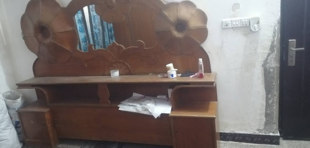 غرفة خشاب للبيع 🏠
غرفة خشاب للبيع مستعملة جيدة تتكون من

🛏️ جرباية

👚كنتور 

- زاوية ملابس 

- ميز تواليت عدد 

📍 الموقع: [الديوانية حي الزيتون]

💰 السعر: [٣٥٠ الف]

📞 للتواصل: [***********]

