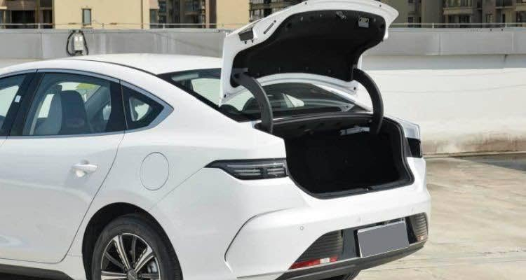 Byd 2025 
***********

شاشة ايباد. دةسوريت.
بريك بةسمة
اوتو هولد
سوكان تقل 
كشن جلد
تبريت مركزي 
سيستمي كليلي زيرك
بةسمة. كارت و سويج 
تراكشن
ديلةمو گةورة. 
مكينة مرغوب 
ناو كريمي
٣مودي ليخورين
سيستمي قطع كردني كارةبا لة كاتي شةحن كردنةوة
سبوغ تةنك 
رقم اربيل
هةموو شتيكي لةسةر دقي شركة أربيل, العراق
