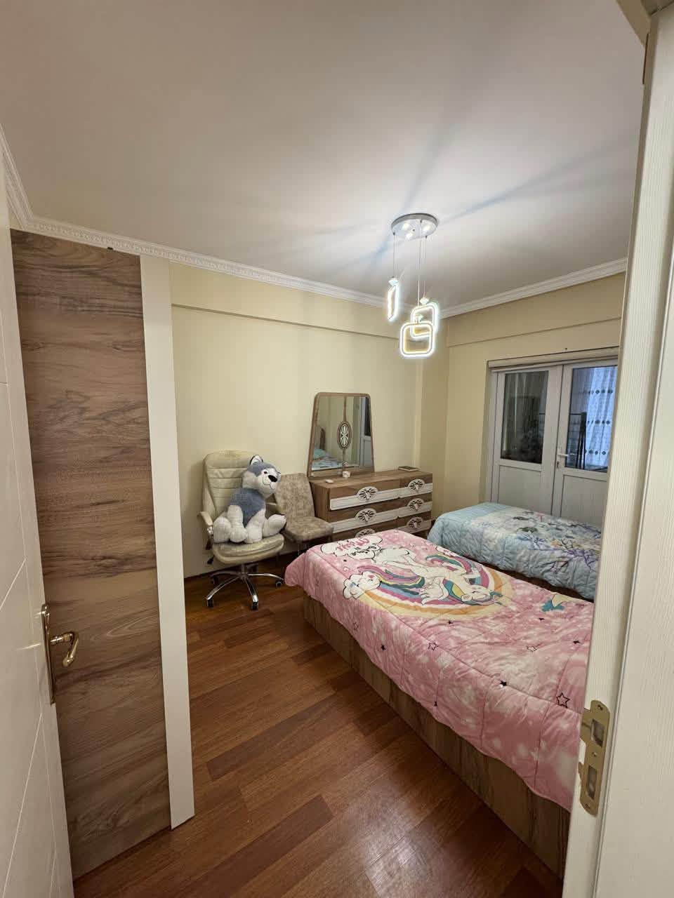 🏡 فرصة مميزة للتملك في مشروع أفرو سيتي
✨ شقة للبيع مع أثاث كامل جاهزة للسكن، بتشطيبات جميلة وموقع مميز داخل المجمع.

📍 المشروع: أفرو سيتي
🏢 العمارة: C18
⬆️ الطابق: 7

💰 السعر: 13 دفتر و80 ورقة فقط، مع مجال للتفاوض.

لا تضيع الفرصة، شقة جاهزة للاستلام والسكن مباشرة.

📞 للاستفسار والحجز:
***********
***********
مكتب عقارات كي نيست

