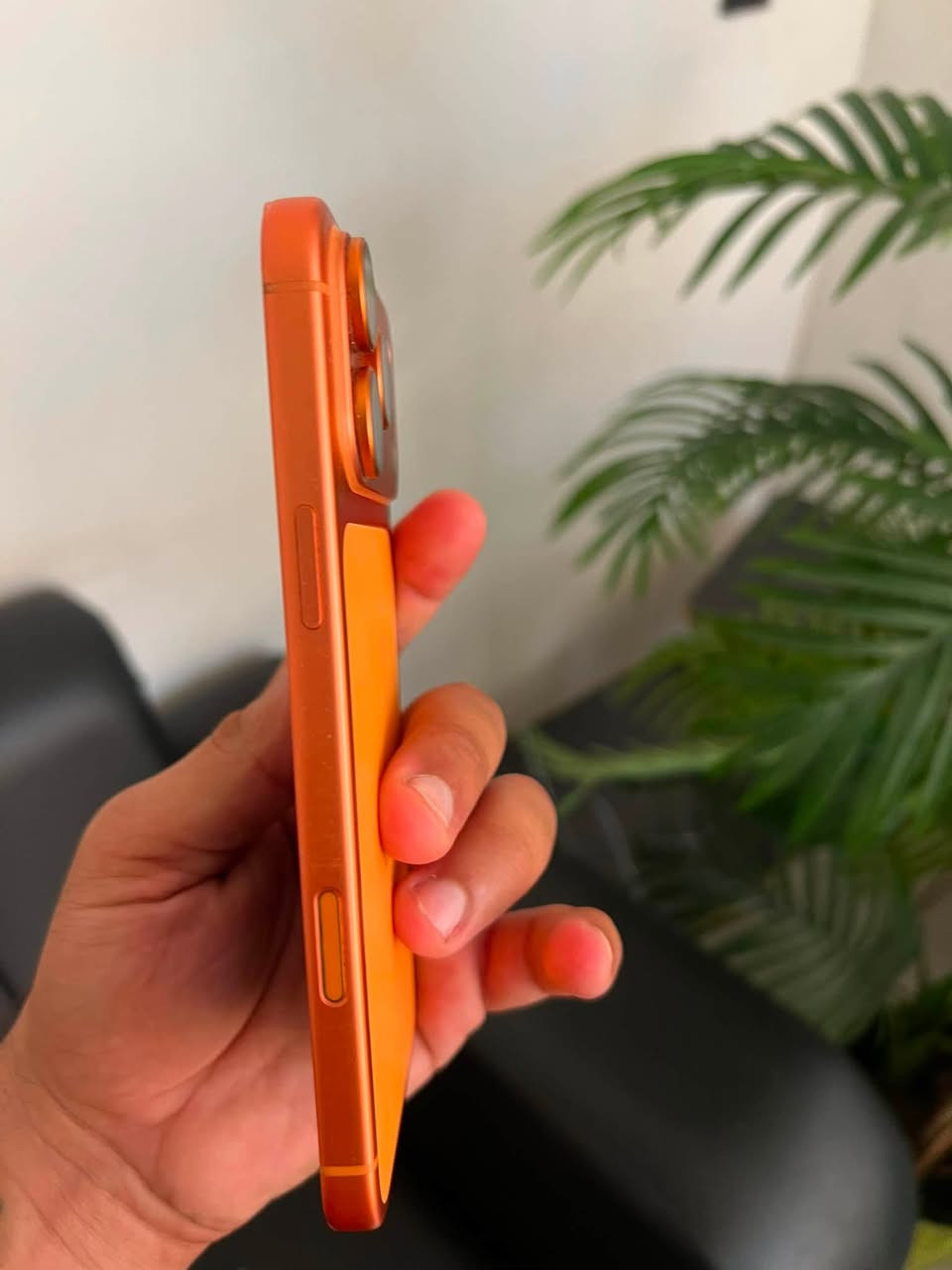 السلام عليكم
ايفون 17 Pro Max 
256GB 
سيمكارت فعلي شرق اوسط AF
السعر 1625 
مكاني بغداد 
***********
