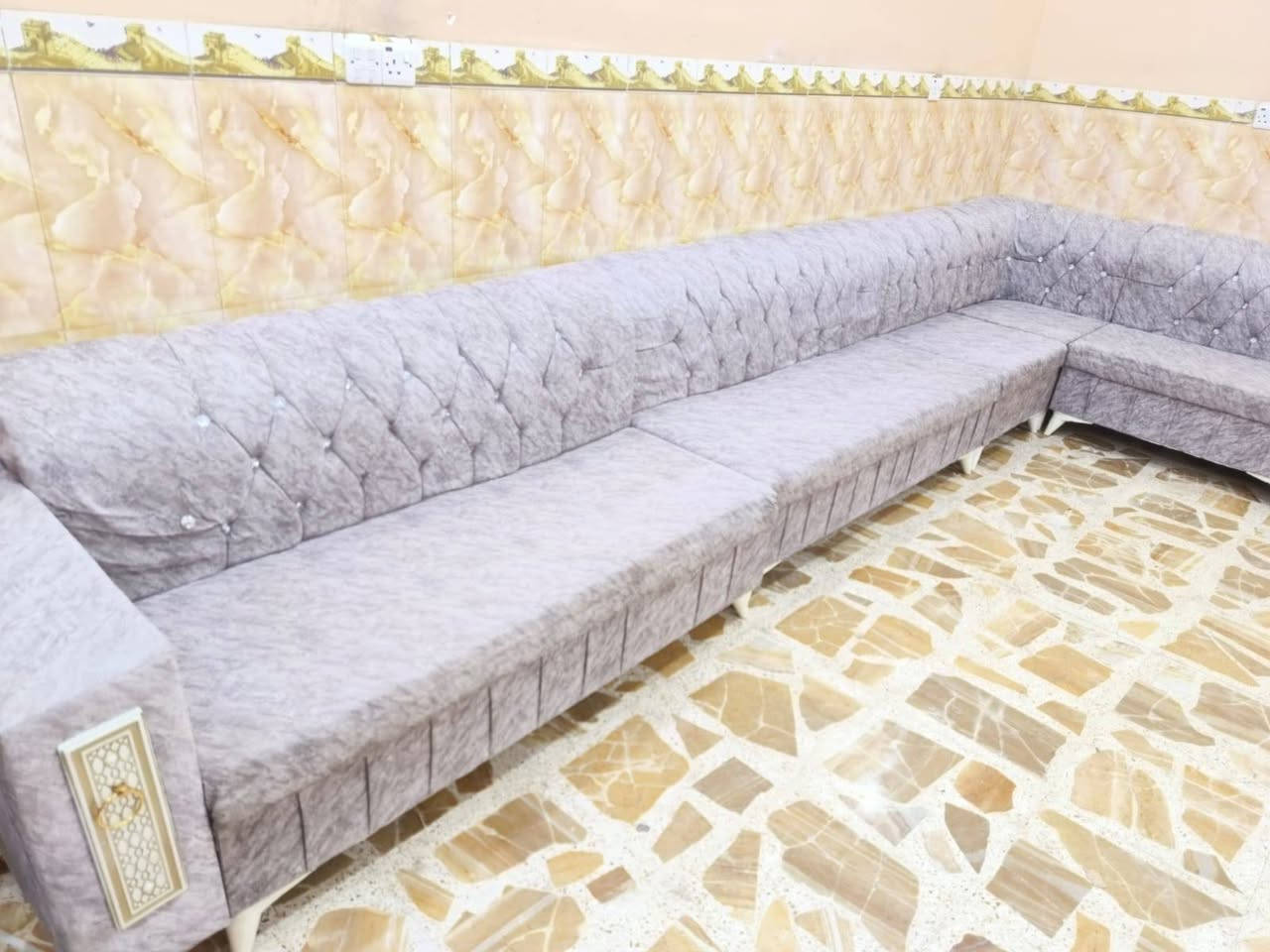 ديوان كربلاء • ٢٦ مقعد • نضيف
