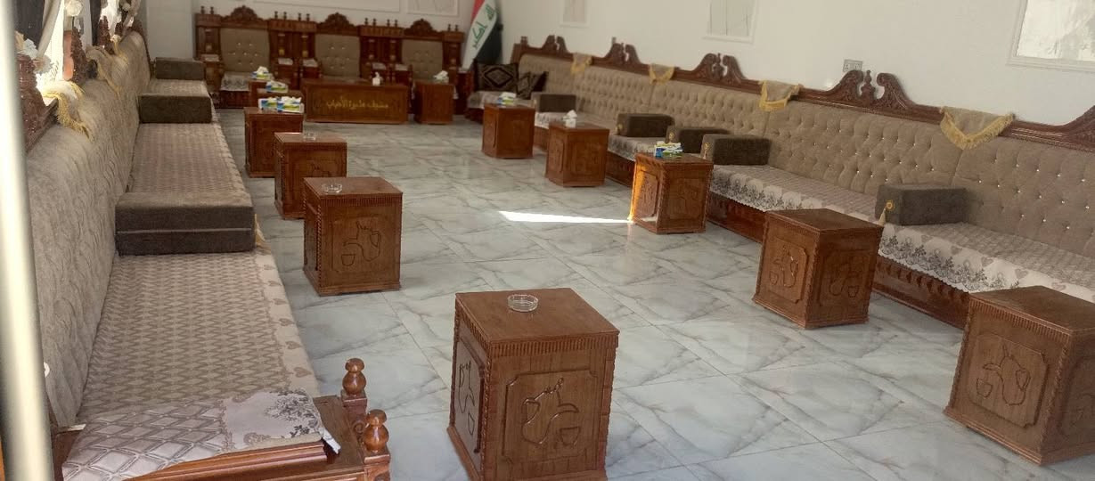 دار للبيع مساحة 250متر 
واجهة 7.5
نزال 33
ارض طابو سند 25
يحتوي استقبال خارجي طول 12
مع صحيات خارجية 
ممر يدخل على البيت 
داخل غرفتين نوم وحده 5في 4
ثانيه 3 وربع في 5
صاله كبيرة بيها حمام ومنور دراج 
ومطبخ حاره وبارد  واستقبال داخلي 
الاستفسار الاتصال على الرقم التالي 
***********
الموقع  العثمانية الاولى 
شارع  جامع ابراهيم الخليل
