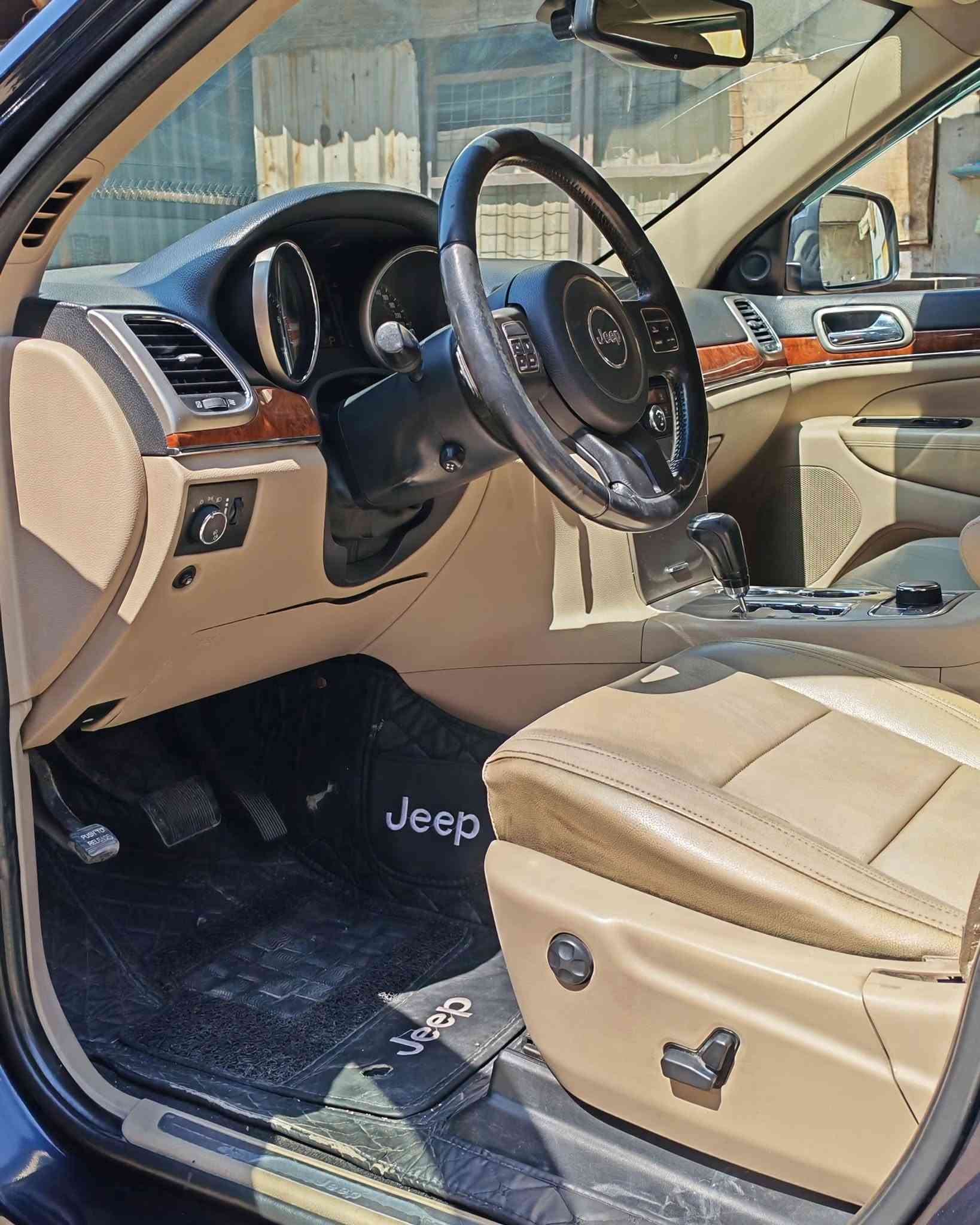 جيب 2011 خليجي لمتدد
فول مواصفات السعر 128$وبيه مجال
بيه قطعتين صبغ جاملغ امامي وخلفي
بدون دواخل شرط محرك 8 سلندر هيمي 5.7
بصمه 
 بونرما
لايت زنون 
كشافات زنون
كشنات كهرباء
تبريد قطعتين 
كامره خلفيه
تدفئه  مقاعد امامي + خلفي
حساسات خلفيه +أمامية
صدر جديد دهن جديد
وباقي المواصفات اللمتدد المعروفه 
السنويه بأسمنه تحويل ثاني يوم
 رقم بغداد جديد انكليزي 
📍مدينة الصدر
اي استفسار 
***********
