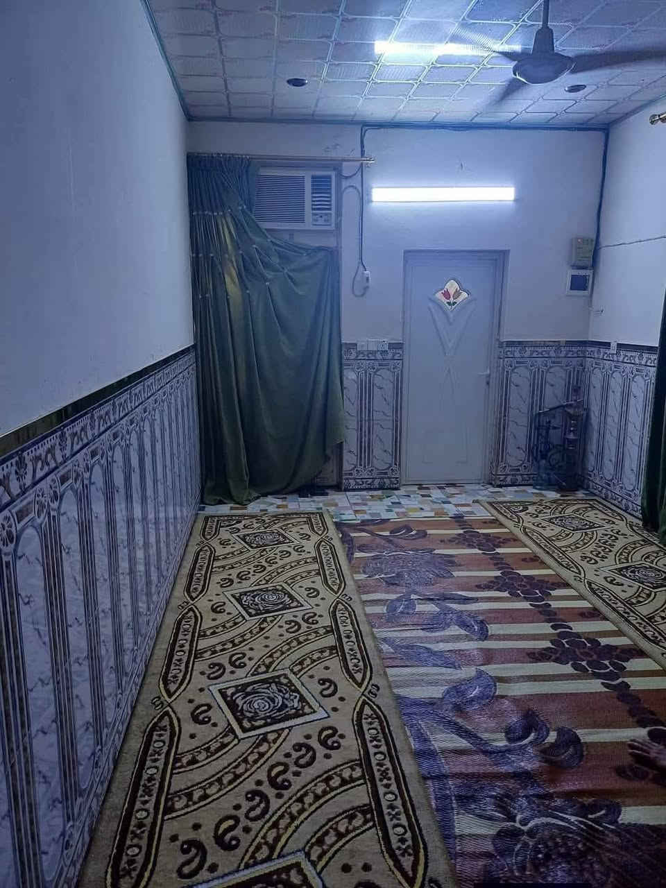 دار للبيع.
المساحه١٠٠ متر ٥×٢٠ 
منطقة الحسينيه السكلات العشرة الاف على شارع ٢٠
الدار عباره عن اربعة مراحل.
الاتصال على هذا الرقم او المراسله خاص.
***********

@إشارة
