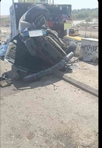 من رخصة المدير عندي كاسحه موديل 2000 ادياله انكليزي بسمي ابيع رقم وسنو...