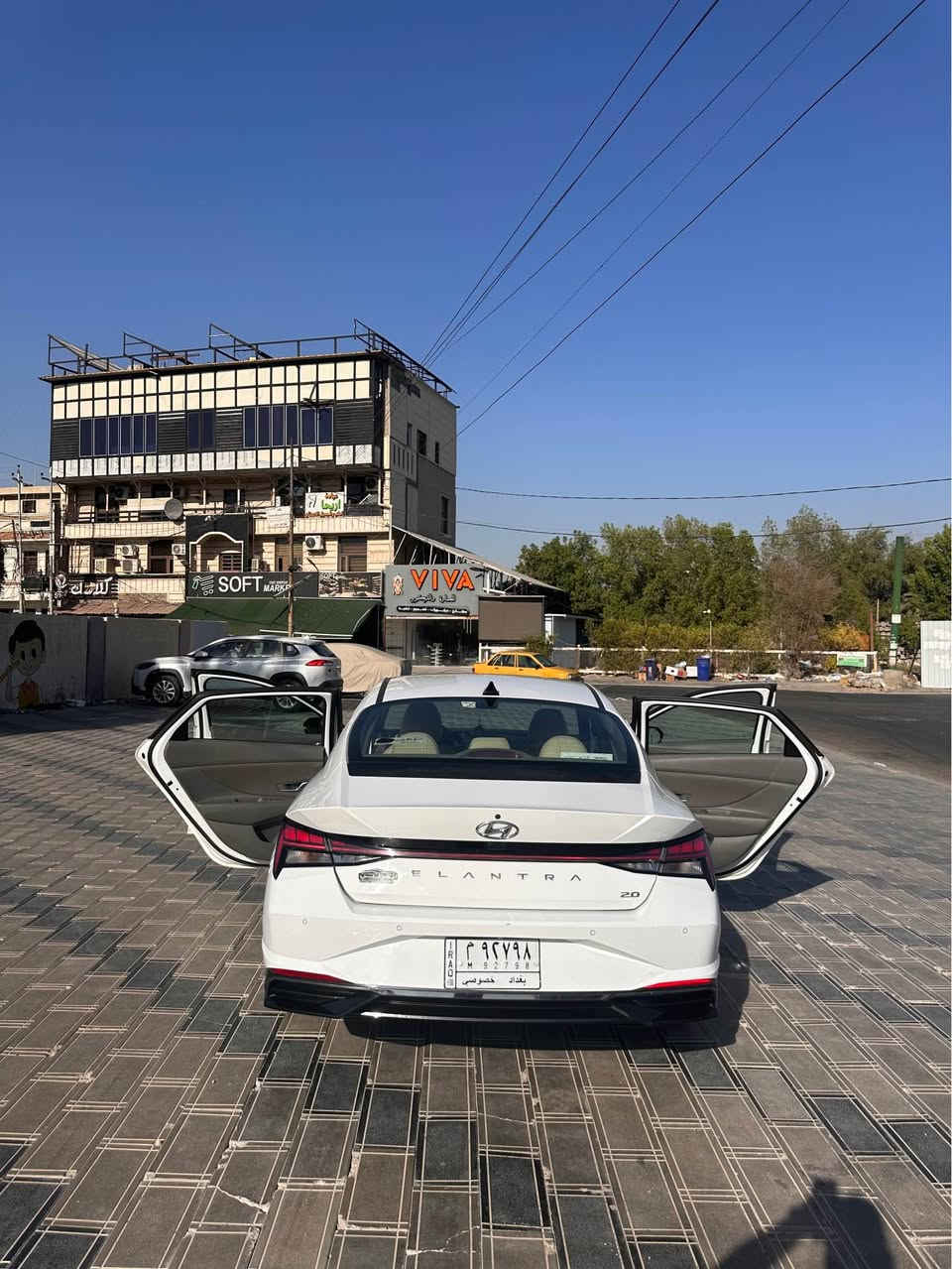 السلام عليكم 
النترا ٢٠٢١ خليجي 
رقم بغداد باسمي السياره
مكفوله من الصبغ والبارد 
فول مواصفات 
فتحه
بصمه
شاشه كبيره
كامرا
مكينه 2000 دوش 
تشغيل عن بعد
مري شفط
الجام اوتو
لد نهاري
لدات خلفيه 
٣ انظمه قياده 
السياره جدا جدا نظيفه كلشي بيها جديد 
حداده و تخم تاير وباتري كله جديد 
التبريد ثلج مابيها اي نقص 

مكاني بغداد البكريه قرب حي الخضراء

للاستفسار التواصل على الرقم
*********** بغداد, العراق
