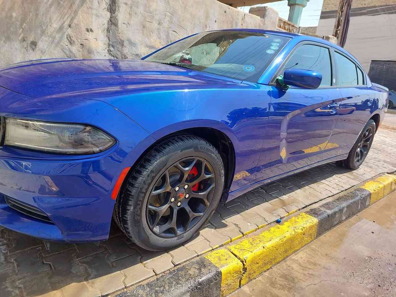 جارجر 19 
sxt عاديه شاشه وسط 
مكينه كير كفاله 
تو ويل 
ويل 19 
سياره مرتبه وحلوه 
بيها نص الجاملغ الخلفي وباب صبغ بس ولباقي كفاله 
سياره ما شيه 80 
مكاني بغداد الحسينيه 
اي ستفسار ***********
