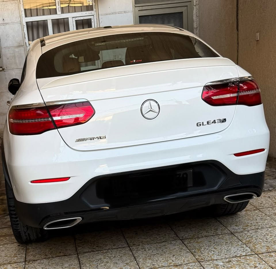للبيع  | Mercedes-AMG GLE 43 S 4MATIC كوبية…… موديل 2018 وارد امريكي. 

✅ AMG GLE 43 S الأصلي
✅ محرك V6 باي (توين) تيربو سعة 3.0 لتر
✅ قوة 367 حصان Super Sport 
✅ ناقل حركة أوتوماتيك 9 سرعات (9G-TRONIC)
✅ نظام دفع رباعي دائم 4MATIC
✅ داخلية فاخرة (Luxury)
✅ فتحة سقف بانوراما
✅ مقاعد كهربائية مع ذاكرة
✅ كاميرا وحساسات أمامية وخلفية
✅ تشغيل بالبصمة (Keyless Go)*
✅ مكيف ثلج
✅ جنوط AMG الأصلية
✅ سيارة بحالة ممتازة واستخدام شخصي 

📞 للتواصل:***********
