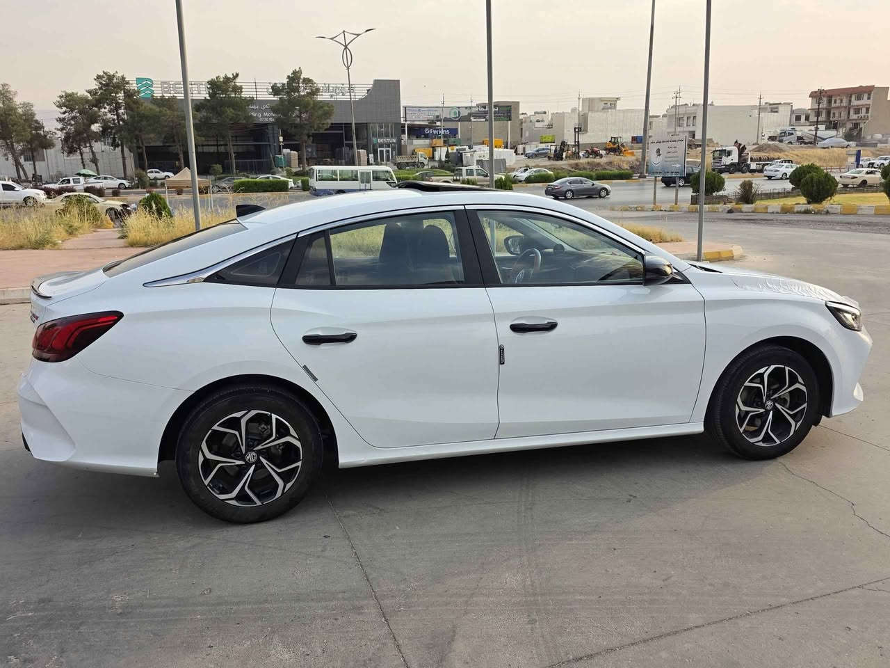 MG GT 2024 فول مواسەفات 
بێ بۆیاغ ، شکڵ مەرغوب
لەسەر سەنەوی Gt
گێر ئۆتۆماتیک ، بەسمە ، شاشە و کامێرا و حاسەیە ، ئاوێنە ئیشارەت ، تەحەکوماتی سەر سوکان ، سڵایدە ....
مەکینە 15 
گێر و مەکینە بە شەرت بێ هیچ کێشەیەک 
تەنیا ڕۆنی مۆتۆسێڵی بۆ بەکارهاتووە 
35 هەزار ڕۆشتووە 
جوانکاری بۆ کراوە 
 درگای پشت سەکن گۆڕاوە بە بیلاد کۆد و ڕەنگی خۆی بە زەمان 
بستێک دۆسەکەی تۆزی قوپاوی تێدایە ، هەندێک وردە شوختی هەیە 

نرخ / 112 معامەلەیەکی کەم

ناونیشانی سەیارە سلێمانی 
*********** 
*********** السليمانية, العراق
