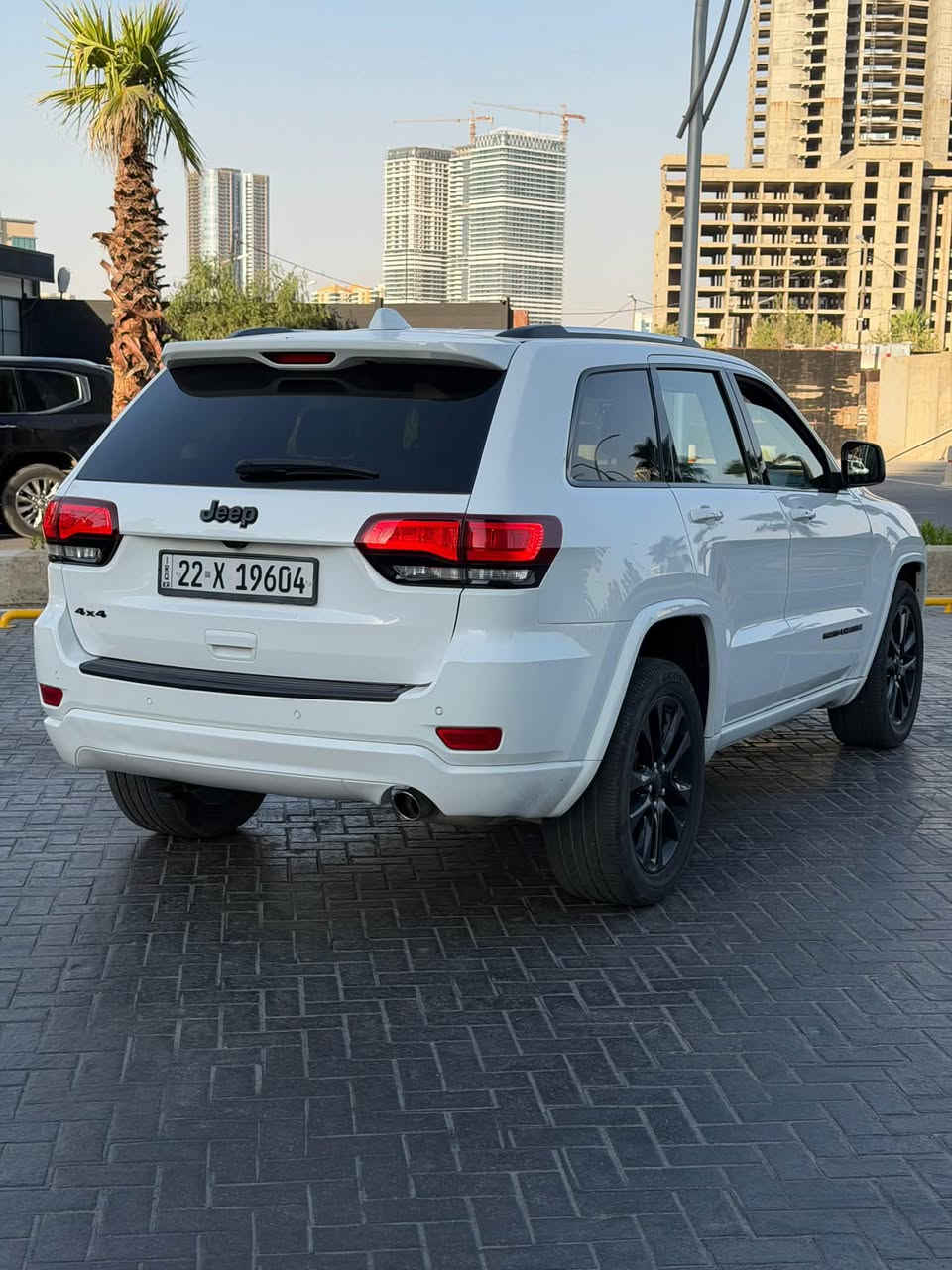 ✨ جيب غراند شيروكي ليمتد 2020(Limited Blacktop) - مواصفات خاصة ✨
🚗 تفاصيل السيارة والمواصفات:
 الوارد: كندي 🇨🇦
 الموديل والفيئة: Grand Cherokee - Limited Blacktop
 المسافة المقطوعة: 53 ألف ميل فقط (53k mi)
 المحرك والكير: بشرط وكفالة عامة ⚙️
🔥 أبرز المواصفات:
 فتحة سقف
 كشنات كهرباء (جلد + كنتارا)
 تدفئة كشنات + تدفئة استيرن
 شاشة كبيرة
 بصمة أبواب + تشغيل عن بعد 🔑 (دبل سويچ أصلية)
 صندوق كهرباء
 رادار خلفي + نقطة عمياء (Blind Spot) + حساسات خلفية
دمام خلفي 9 سماعات محيطيه بسياره
انظمه متعدده لمعرفه حاله سياره 
من ناحيه توازن 
ومعلومات عن وضع سياره من حراره وضغط دهن و امور اخرى
 وباقي مواصفات الليمتد المعروفة الغنية عن التعريف
💥 حالة البودي والمكفول:
 السيارة دخلت كلين للعراق 🧼
 الحادث بسيط جداً داخل العراق: جاملغ جهة السائق + ربع بونيد
 بدون دواخل نهائياً لا صبغ ولا تعديل وبدون أي إيرباگ طاق (سليم 100%)
دهن فلاتر كله بشركه هارلم
 الرقم: رقم أربيل/شبه مميز وحلو 🔢
سياره باسمي شرط تحويل وغرامات
📞 للتواصل والاستفسار:
***********

