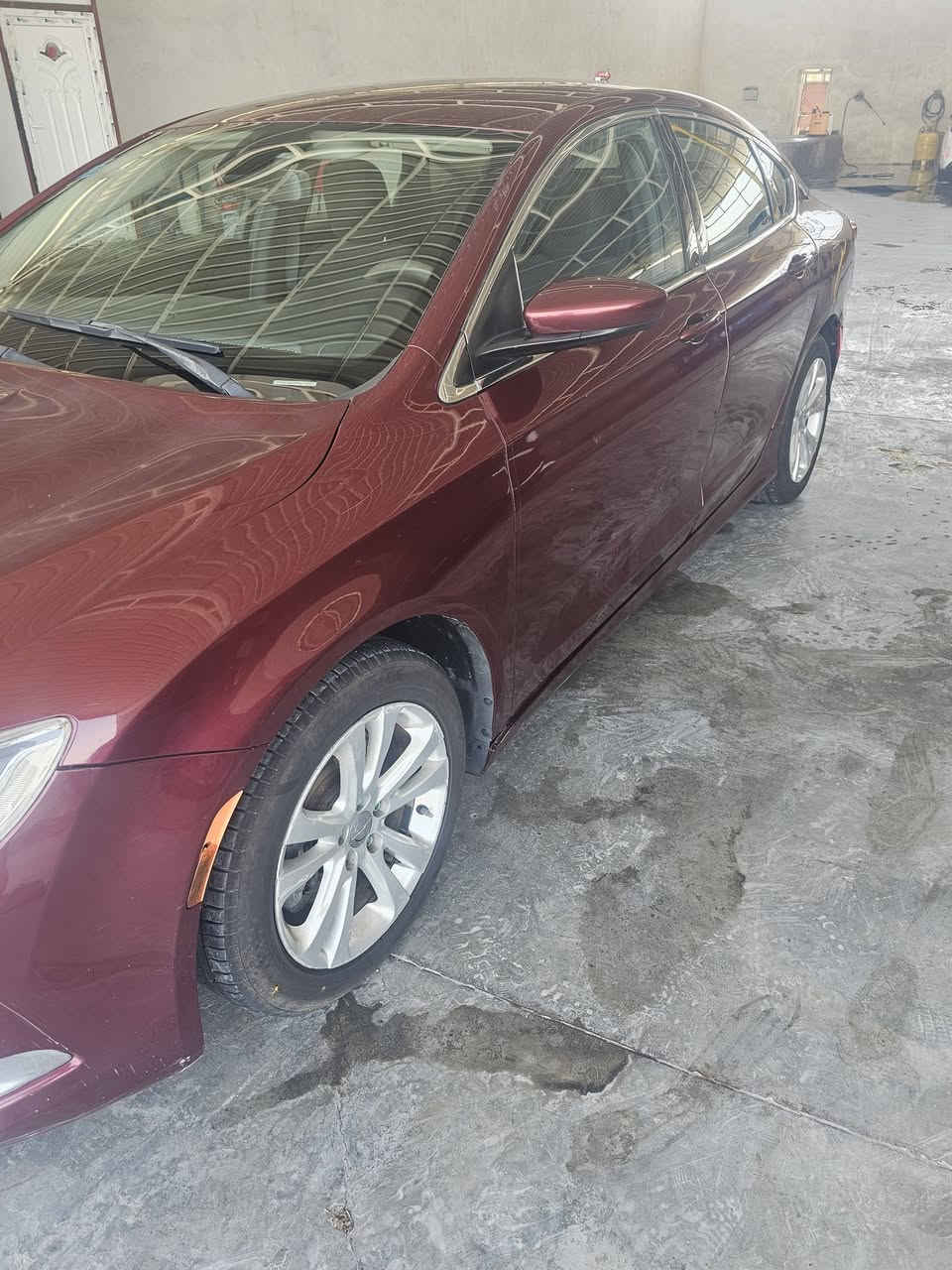 كرايسلر C200 موديل2015 للبيع
المحرك: 4 سلندر، سعة 2400 
 ناقل الحركة (الكير): أوتوماتيك 9 نمر
🌟 المواصفات والكماليات:
 شاشة وسطية واضحة مع نظام بلوتوث
 تحكم ستيرن كامل وجهين
 مثبت سرعة (Cruise Control)
 تبريد ثلج ما شاء الله 
ضررها خلفي 
السعر 75$ وبي مجال #قليل
مكانها بابل / السده
📲***********

نص مكتوب في الصور:
- CAR CHECK كار تشيك الكشف عن الصبغ السمكرة البارد التبديل الخدوش المحرك الكير المنظومات الكهربائية *********** *********** العنوان : بغداد - البياع - تقاطع درويش - مقابل المجمع السكني تاريخ الفحص 2025-05-02 الوقت 12:11:00 PM اسم صاحب السيارة حكيم حسين رقم السيارة W53633 11 النوع والموديل كرايسر/2016 احمر ملاحظة : الفحص نافذ لمدة 3 ايام من تاريخ الفحص الجانب الايمن صبغ ومفتوح الجانب ضرر وتصليح وصبغ تكمة داخلية المصد الخلفي صبغ دعامية - صبغ ومفتوح قبق الجنطة - ضرر وتصليح داخل قبق الجنطة الجانب الايسر صبغ الجانب مفتوح جاملوغ امامي-مفتوح باب خلفي-ضرر وتصليح وصبغ تكمة داخلية الجزء العلوي رصعات وخدوش القمارة المصد الامامي صبغ ومفتوح بنيد - صبغ دعامية تقرير الفحص النهائي للعجلة المرقمة : W53633 11 النوع والموديل كرايسر/2016 احمر بتاريخ 02-05-2025