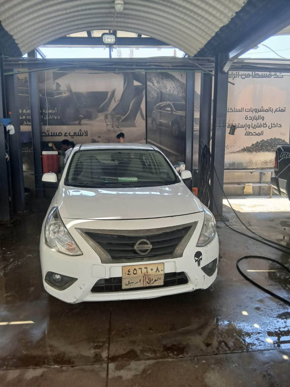السلام عليكم سياره نيسان سني هندي  موديل 18 بيها باب ومدكر الامامي مبدل  باسم شركه فاخر العبدالله السنويه منتهيه  مكاني البصره السعر ٨٠  ورقه يطيح من سعرها فلوس التحويل يصير سعرها ٦٢ ورقه  رقم الهاتف *********** Singapore
