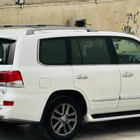 🚙 لكزس LX570 S موديل 2015 – فل كامل  🔹 ماشية: 200 ألف كم 🔹 محرك V8 سعة...
