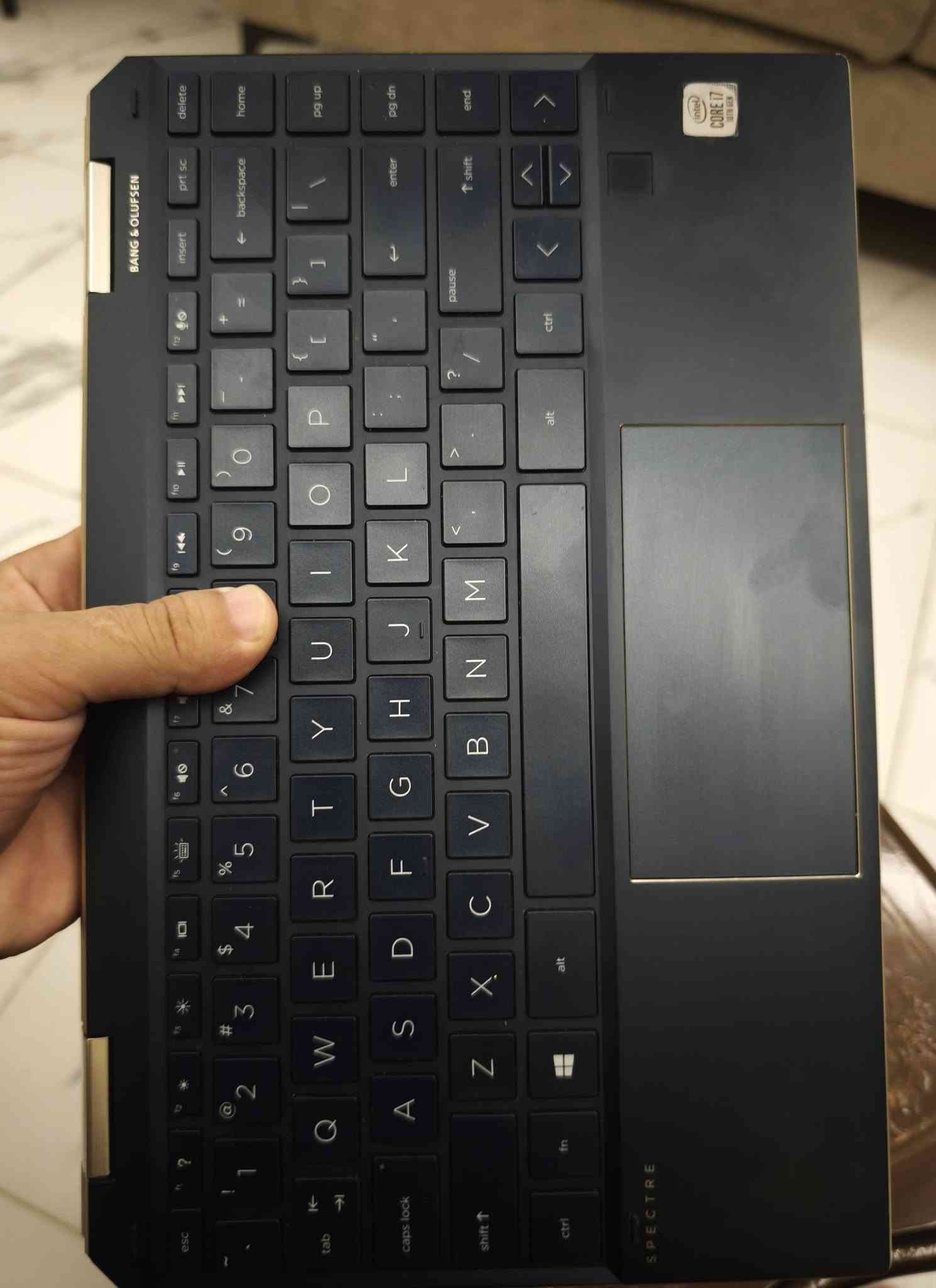 HP Spectre x360 4k touch
الموديل: HP Spectre x360 Convertible 13-aw0059TU

المعالج: Intel® Core™ i7 (الجيل العاشر) 

الشاشة: 13.3 4k UHD لمس قابلة للطي 360 درجة لاستخدامها كـ Tablet

الذاكرة العشوائية: 16GB LPDDR4 بسرعة عالية 3733MT/s  

مساحة التخزين: 512GB SSD

كارت الشاشة: Intel® Iris® Plus Graphics

2 منفذ USB Type-C thunderbolt للشحن 
منفذ 1 usb type A

 الصوت: سماعات احترافية بدعم من Bang & Olufsen

ملاحظة:البطارية مستبدلة فقط واداؤها طبيعي

السعر 750 الف

***********
بغداد / المعلمين
لايوجد توصيل
