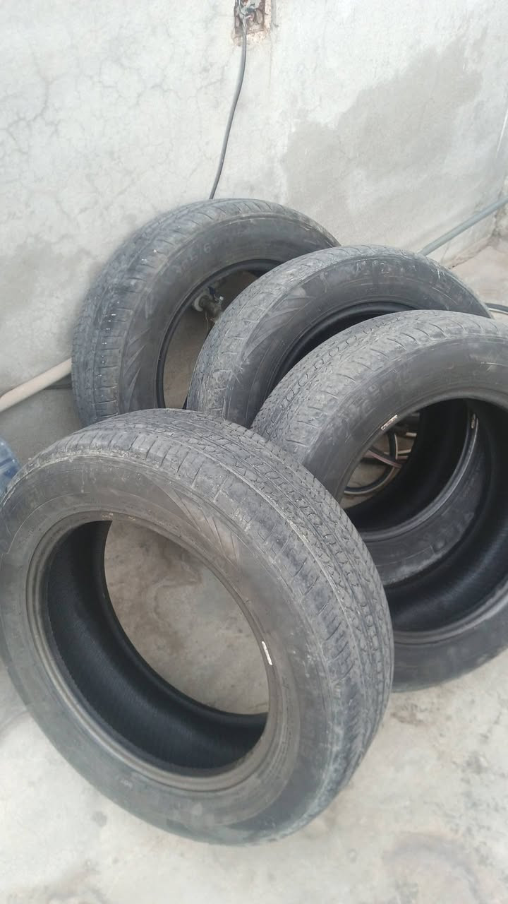 سلام عليكم ايطارات  لبيع حجم185/65/r15 تايرين انضاف او اثنتين شويه تعبانات رقم ***********
