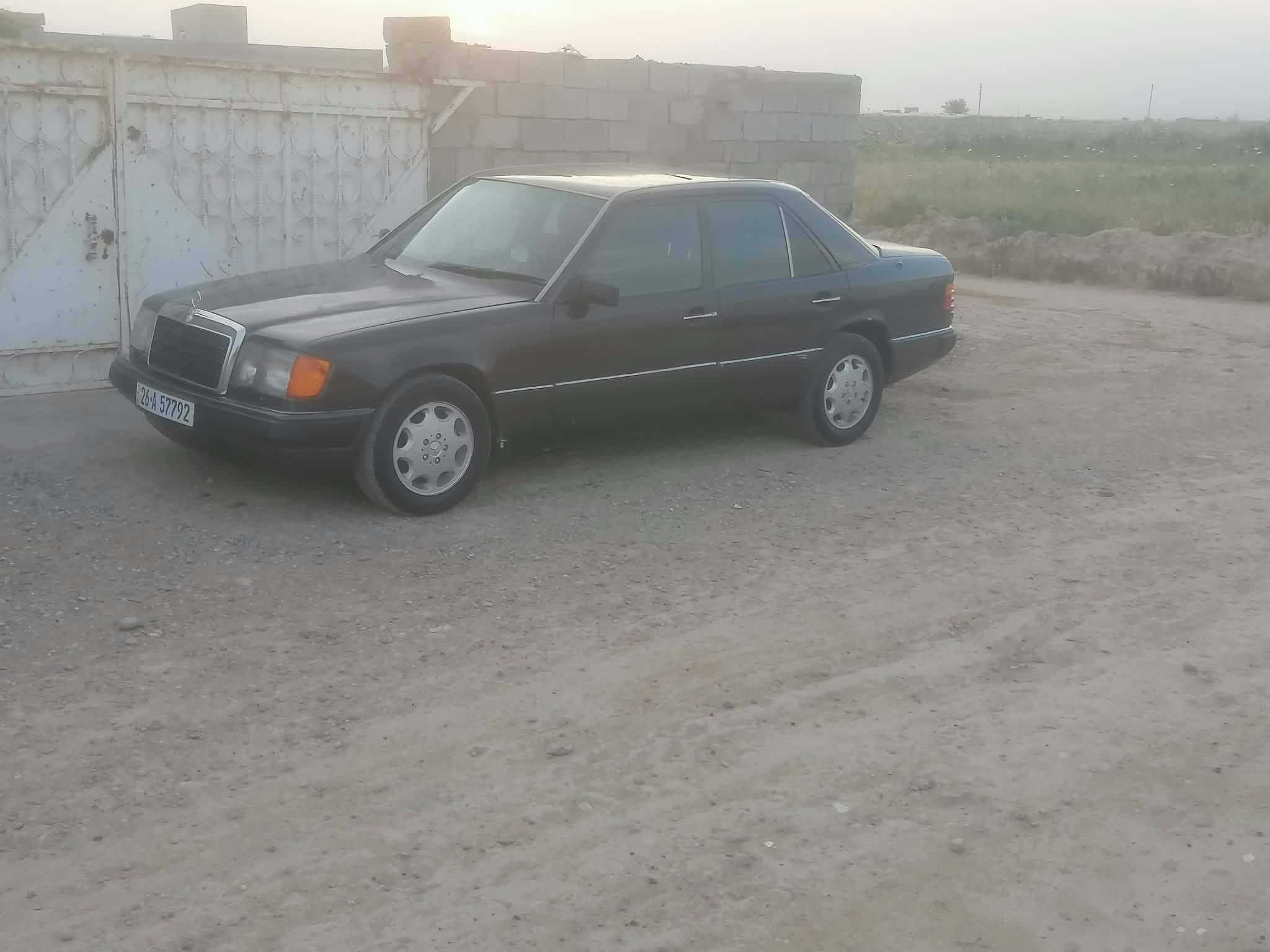 مرسيدس ٣٠٠ • دبل • ١٩٩٠