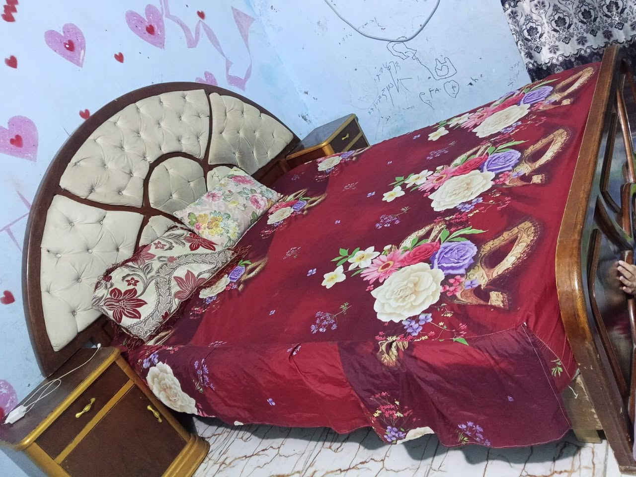 غرفة • نظيفة • بدون اثاث