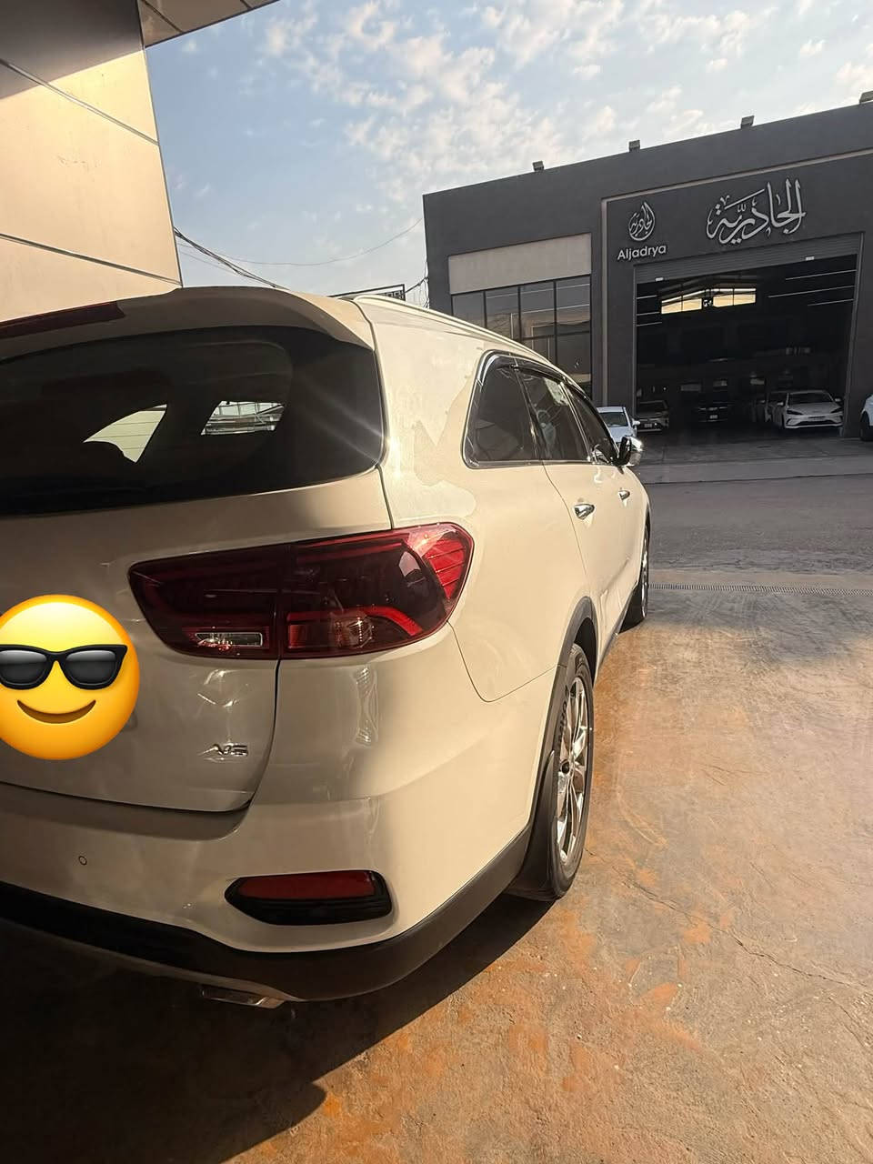 بسم الله الرحمن الرحيم وبعد التوكل عليه
سورنتو خليجي موديل 2019 شكل 20  
 مكفولة ما عدا قطعة صبغ شبر جاملغ امامي الايمن
فول مواصفات 
-بانوراما
-بصمة
-فور ويل  
-لايت زنون
-كاميرا اصليه دواره 
-حساس امامي خلفي اصلي
-كشنين كهرباء + جلد 
-3قطع تبريد
-لد امامي 
-شاشه اصليه كار بلي
-كروس سرعه
-تحكمات ستيرن
-7 راكب
-ويل كب نيكل
-بصمه تشغيل وابواب 
-6 سلندر    
-ترحيب 
-جنطه كهربائية ذكيه 
-كاميرا دوارة      
-مري شفط 
- هاند بريك بصمه  
-تدفئة تبريد كشنات 
-اشارة بالمري 
-برادات بلاديه 
-شاشه كبيرة 
-فول تحكم استيرن 
-كشافات ضباب رباعي
رقم بغداد وسنوية هزة جديدة 
- ماشية 119 كم 
السعر المطلوب 245  بيها مجال حگ الجيه متواجد واتساب واتصال خاص -المكان: بغداد/حي العامل 
-هاتف: ***********
ملاحظة / 
- دهن الشركة موبس تبديل دوري بأنتظام  مستمر 
- بطارية جديدة 
- صدر امامي جديد 
- صدر خلفي جديد 
- سيارة داخلة حمام وبوليش كامل 
- تايرات تخم كامل جديدة 
- تغليف كشنات الاصلية الهندي جديد
السيارة جانيها على ايدي ونظيفة الله يشهد جاهزة من كلشي
