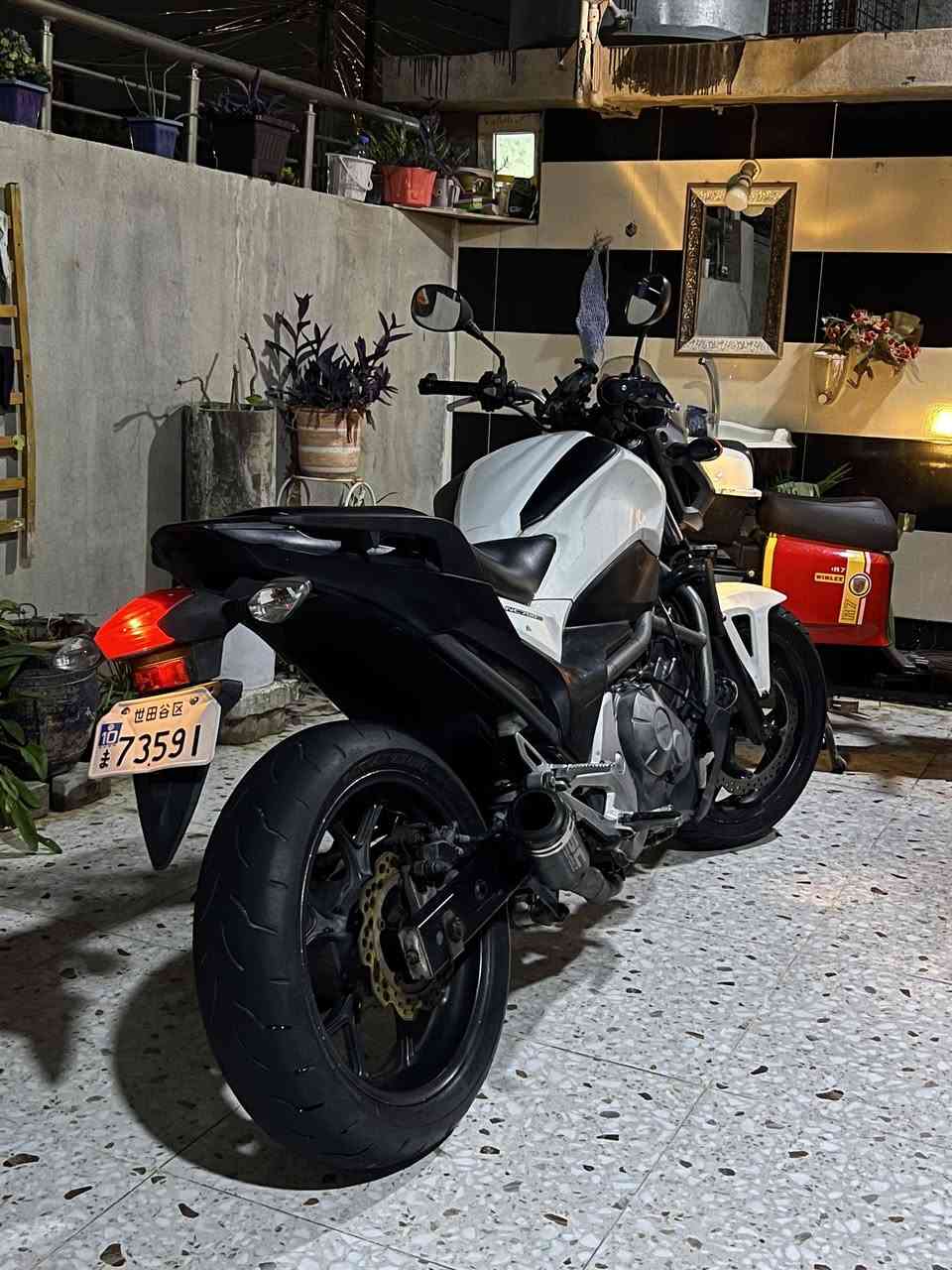 السلام عليكم شباب للبيع هوندا nc700s موديل 13 محرك 700cc بستمين نوزل كلش اقتصاديه مكفوله كفاله عامه وارد يابان ماشيه 33 الف حقيقي الدارجه مامتعوبه دهن كله موتل تايرات امامي خلفي جديد السعر 23 ورقه وبيه مجال بسيط مكاني كركوك للاستفسار اكثر بدون اوراق ***********

