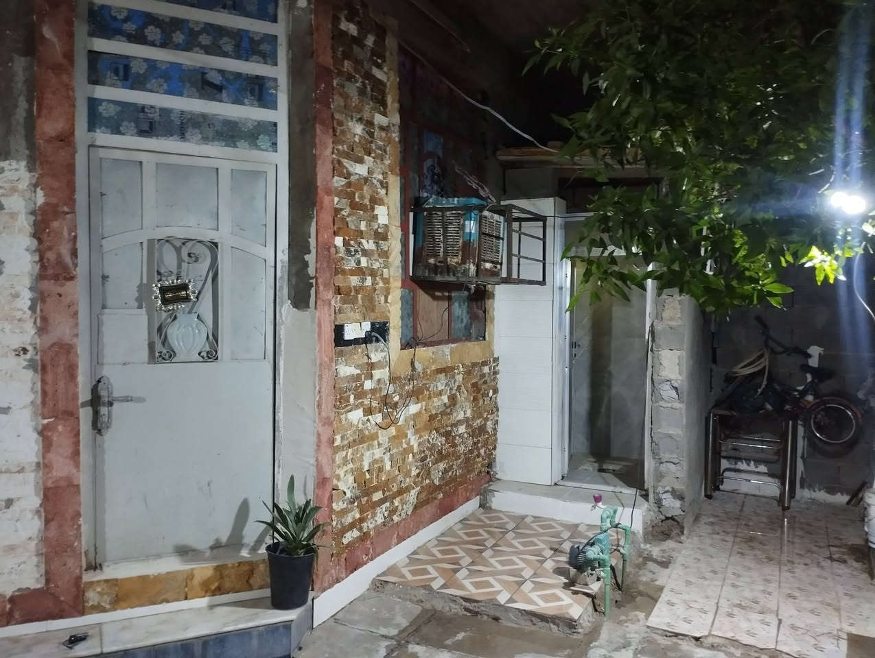 بيت للبيع • ١٠٠م • بلحميدية