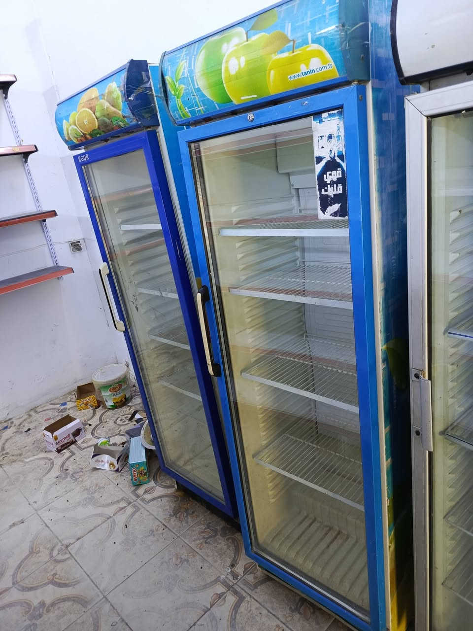 السلام عليكم رفوف وسفينه وبرادات للبيع عنواني بغداد حسينية الراشديه للاستفسار ***********
