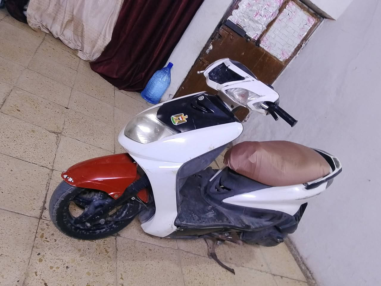 السلام عليكم دراجه سكنس للبيع ياباني شغاله سلف وهندر كهربائيات كلها شغاله محركه بلادي نظيف ما مفتوح ابد  بلاديه ناعمه خرسه شلعه،ومعدل خير من الله جاهزه شرط نعومه مكاني لشارع فلسطين رقمي *********** متواجد واتساب ورصيد السعر 350 بيها مجال لشراي
