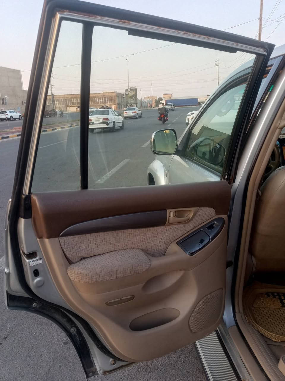. عليكم ورحمه الله برادو موديل 2004مكينه4سلندر مكفول من الصبغ عده الجاملق لخلفي اليمن بيه ضربه سياره جاهزه تبريده ثلج حداد 100/100 تخم تايره سنويه 28 سعره 120 وبيه مجال مكاني ميسان والاستفسار عن الرقم *********** ترهم مراوس حسب القناعه
