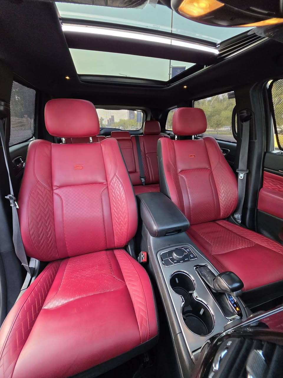 Jeep s 2022
جيب خليجي شركة هارلم بانوراما بصمة داخل أحمر كشنات كهرباء وتدفئه كشنات تطريز رادار أمامي وجانبي وخلفي ونقطة عمياء تحديد مسار وحساسات وصندوق كهرباء تشغيل عن بعد فوووول مواصفات للأخير مكفوله بدون صبغ بدون بارد ماشيه٣٧ الف  km فقط السيارة جديدة خااام مكاني الموصل للإستفسار 
***********
***********
