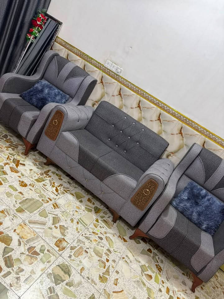 السلام عليكم 
تخم 10 مقاعد نضيف جداً جداً اخو الجديد 
السعر 400 بي مجال جداً قليل 

***********

