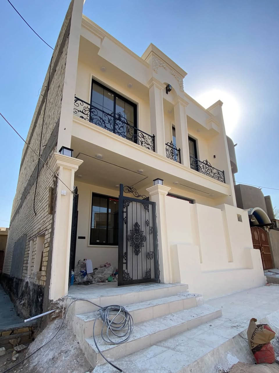 السلام عليكم أحد اعمالنا للأصباغ الداخلية والخارجية وبعض الديكورات البسيطة العنوان بابل  
متوفر وبأسعار مناسبة للتواصل 
***********
