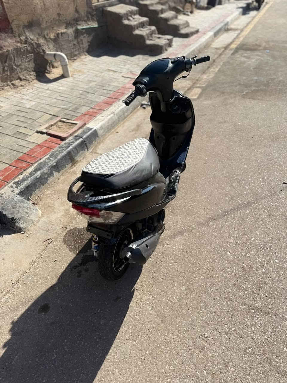 للبيع سعره 375 قفل قفل
مكاني كربلاء حي العامل او القادسيه 
رقمي *********** دراجه مفتوحه تزويد ٥٥ قويه كلش شلعه ومعدل
