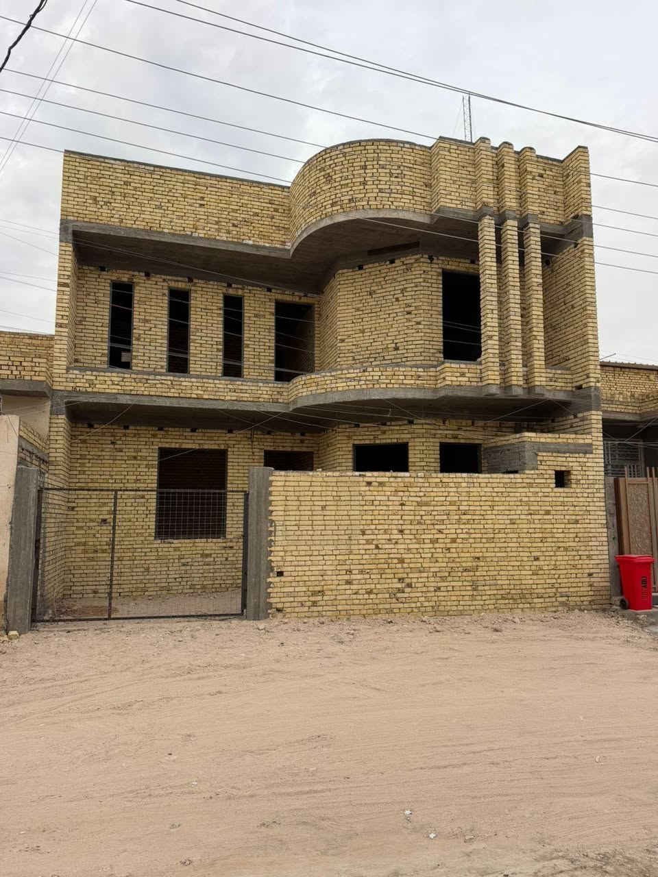 السلام عليكم بيت مساحته 175متر زراعي في منطقة الاسكان الصناعي بالفرع مال مجمع لوتين الطبي مقابيل مجمع نور الناظر خدمات متكامله... الاستفسار التواصل خاص او الاتصال ع الرقم
***********
