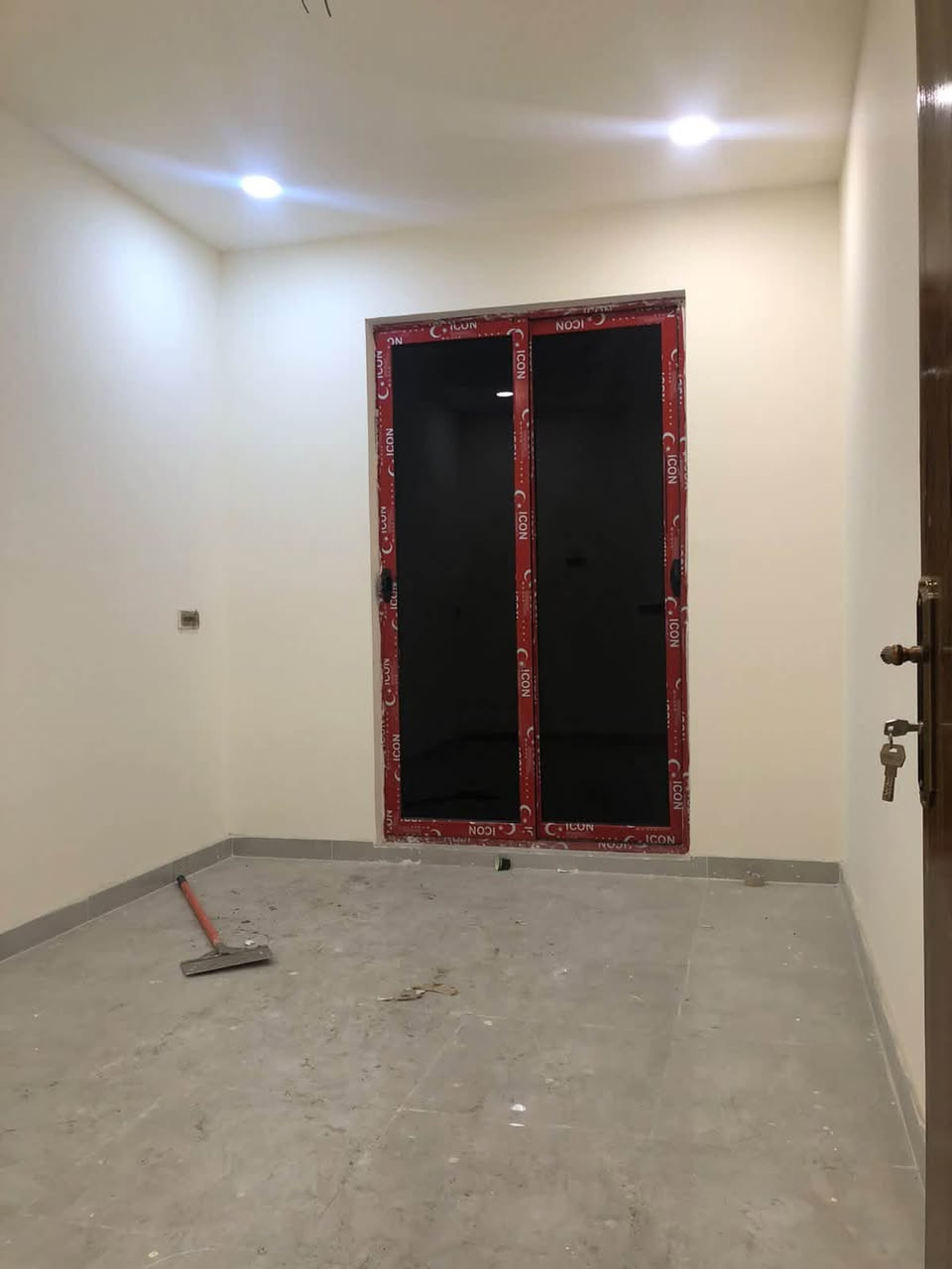 بيت للايجار 
العنوان الشعب الكويتي قرب أسواق فدك
مطبخ و استقبال و خدمات طابق ثاني غرفتين غرفه سويت 
طابق ثالث غرفه 
ايجار ٥٥٠ البيت بعده زيرو 
***********
