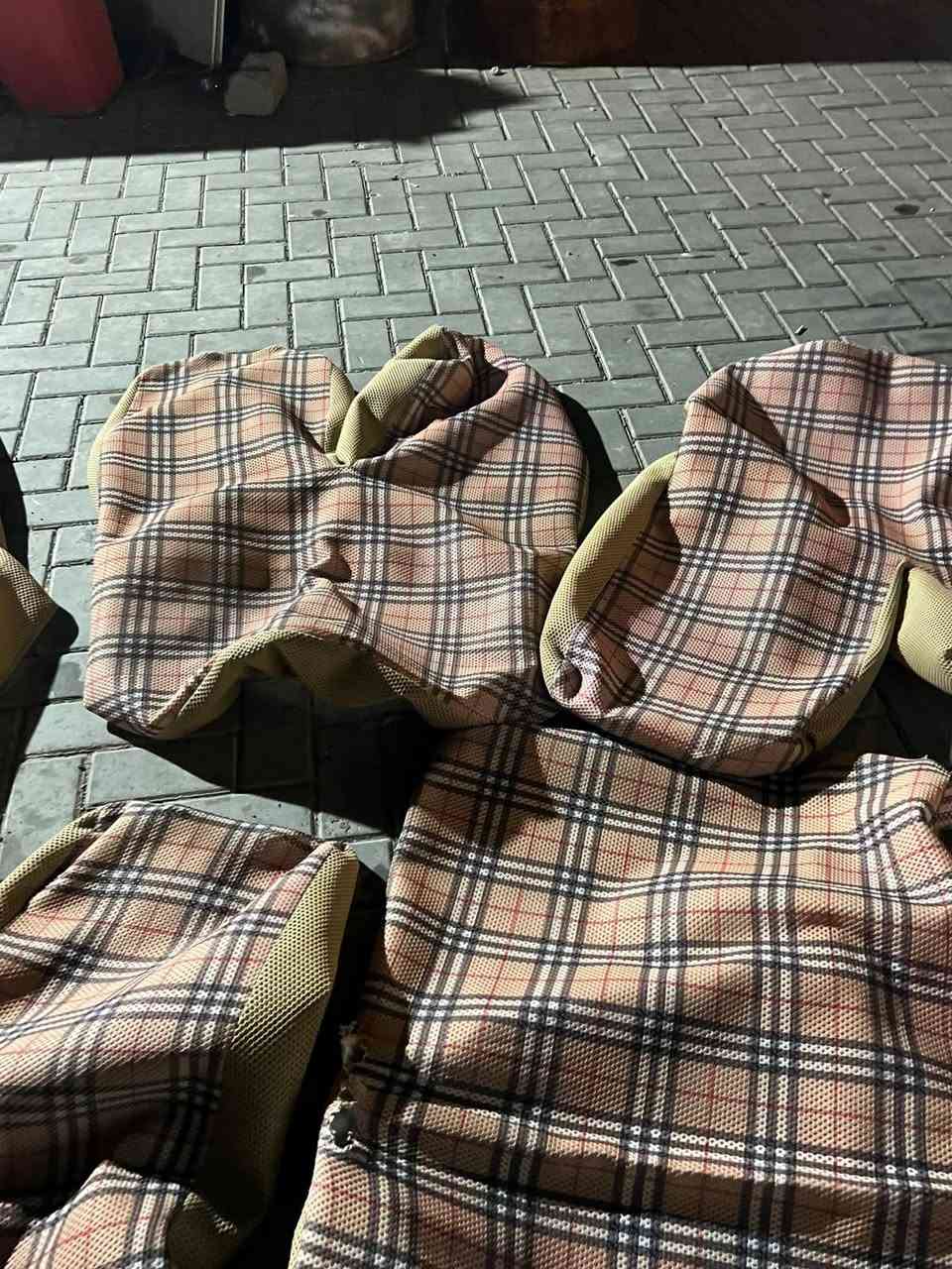 السلام عليكم شباب تلبيسه للبيع تفهم الشيري هايسه جنبي فتون عاليه تلبيسه جديده هذا رقم الهاتف ***********

