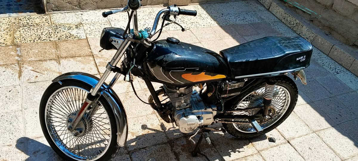 للبيع نامة برو موديل الشاصي 2019 والمحرك 2020
 دراجة أوراق اصولي ،
 محرك على الفحص وسرعتها تعبر 100 ،
 السعر 400 مكاني الخضر 
الرقم : ***********
