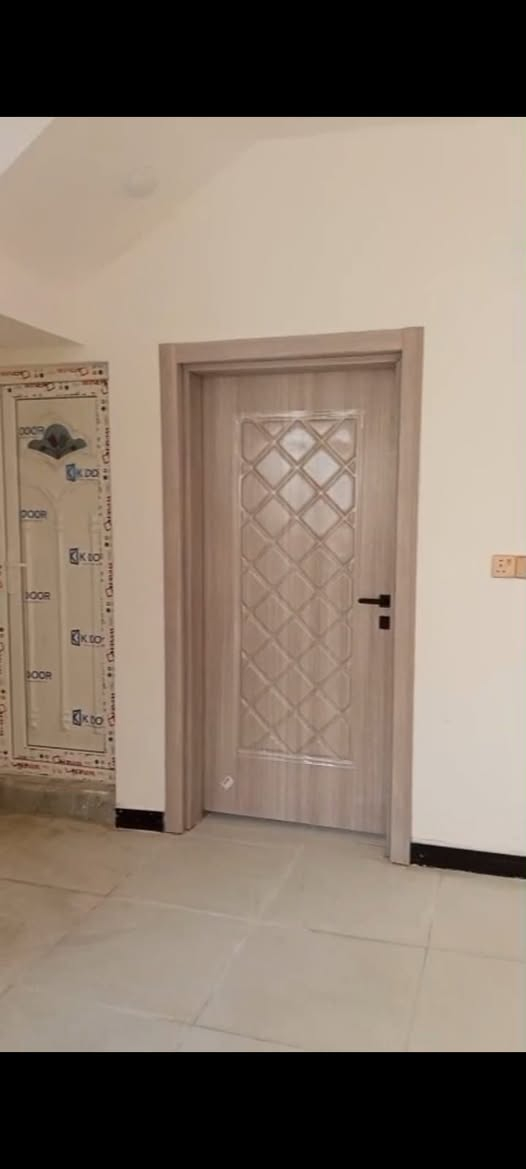 يالله بيت للبيع الشبانات الابزل الاول فرع القريشي قرب شارع الحولي مساحه ٥٠ متر طابق واحد سند ٢٥ اقرار محكمه كافت الخدمات ماء مجاري كهرباء منطقه سكنيه السعر ٥٥ وبي مجال التوأصل ***********
