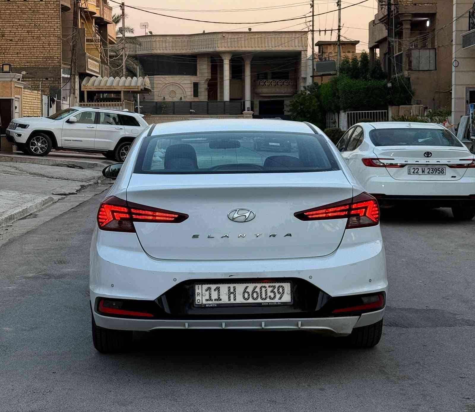 سلام عليكم  للمراوس
النترا 2019 خليجي شركة الكاصد شكل 20 
فول السيارة 
فتحة 
بصمة 
شاشة 
رادار امامي 
حساسات خلفية 
كشنات جلد 
قطعتين تبريد 
مكينة 2000 دوش 
ماشية 128 الف كيلو 
السيارة كفالة بدون صبغ 
بيه مكانين بارد وملاحضات بالكشر موضحة بالفديو 
مكان السيارة بغداد حي الخضراء 
السعر 148 وبيه مجال بسيط 
‏‪***********‬‏
