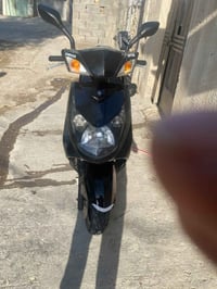 دراجه سكنس فحل نوزل مكفولة من أي شي بيه الشاشه واكفه والابريك الامامي ...