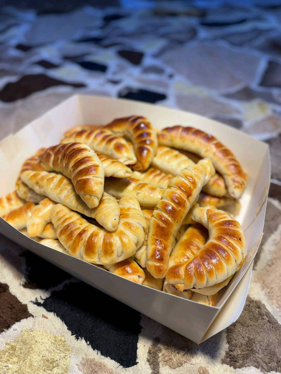 من قلب الناصرية نوصّلك 
أحلى الكيك والمعجنات البيتيه 🎂
للحجز  ***********✨
الحجز مُسبق✨✨✨
متوفر توصيل الناصرية _ المركز 📍