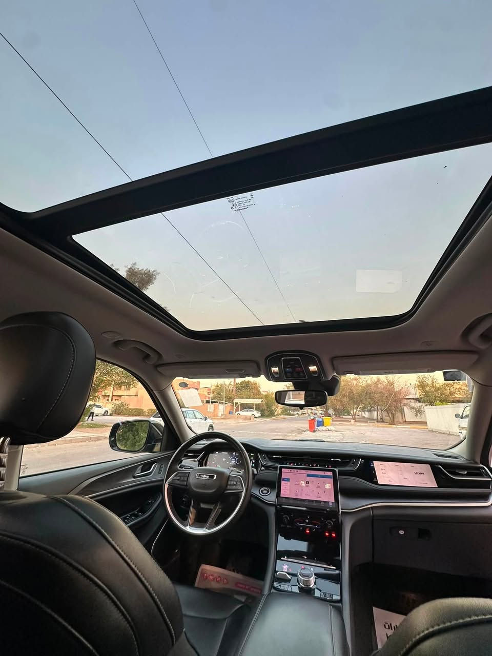 Jeep Grand Cherokee 4x4 موديل 2024. 
(كهرباء+هايبرد+بانزين) فول

* 2.0 Turbo + Plug + Hybrid
* ضرر بسيط جدا
* ماشيه 53 ميل
* دفع رباعي 4×4 ونظام ثبات المسار
* كير أوتوماتيك 8 سرعات ورادارات تفاعليه
* بطارية 17 kWh
* 1C4RJYB60RC710256 رقم الشاصي
* تمشيك كهربائي قرابة 40 كم
* فتحة بانوراما
* جلد فاخر وماسحات زجاج امامي حساسه للمطر
* وسائد وايرباكات امامي وجانبي وخلفي
* مقاعد أمامية كهربائية، وتدفئة
* شفتات ستيرن وكير ماوس وويل كروم
* شاشة وسطية كبيرة وتطعيمات دشبول خشب فاخر
* شاشه دشبول (3شاشات)
* عدادات رقمية ورادارات ونظام المنحدرات
* كاميرات ومزايا أمان متقدمة
* نظام صوت فاخر شركة ILPNE
*  كشنات ذاكره + بانوراما
* 5 راكب

السيارة موصفاتها متخلص، جديده مابيها نقص، سياره اني مستوردها على ايدي، ضررها بسيط جدا (مقدمه البنيد والجاملغ فقط) ومرفق صور الحادث
سبير بلادي منازل

وايرباكات كلها سليمه

عنواني: بغداد - الكرخ - اليرموك - الاربع شوارع
رقم الهاتف: ***********

