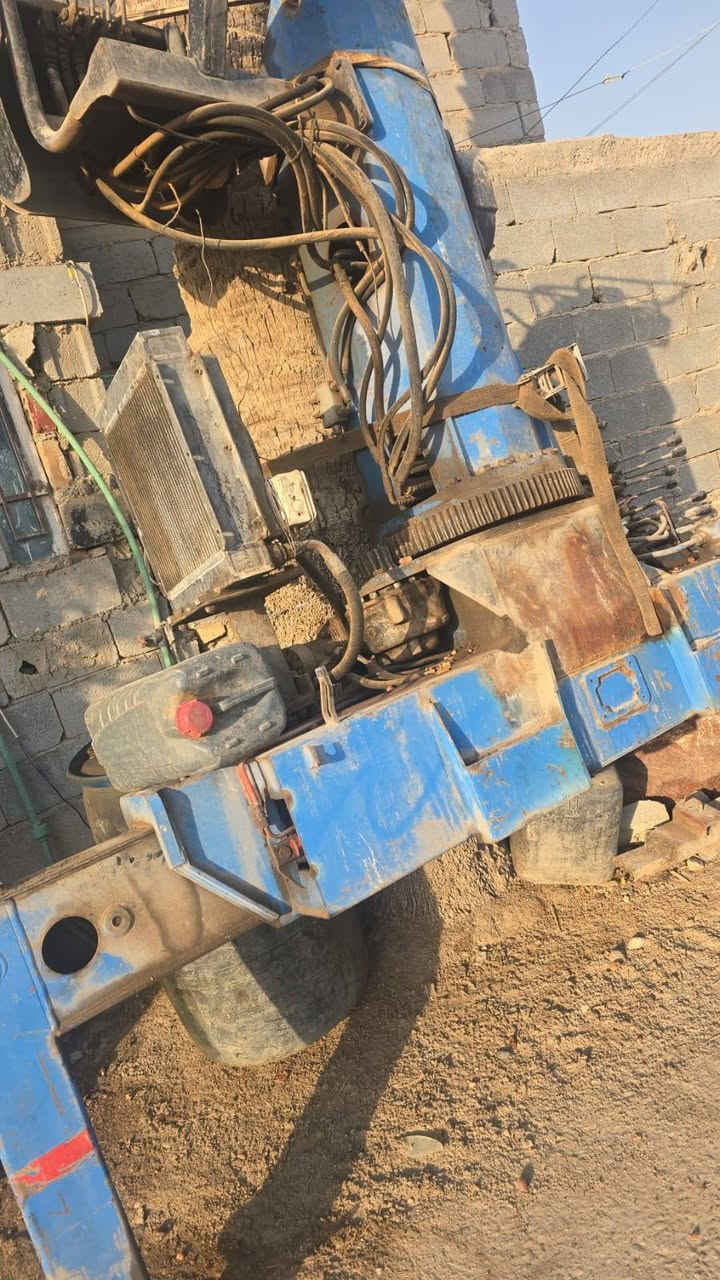 السلام عليكم 
كرين للبيع  7طن مخالف 4 سلايتات 4 رجلين جاهز وشغال بي بس الدشلي مال دوران مسحوك
السعر 60 ورقه  
***********
