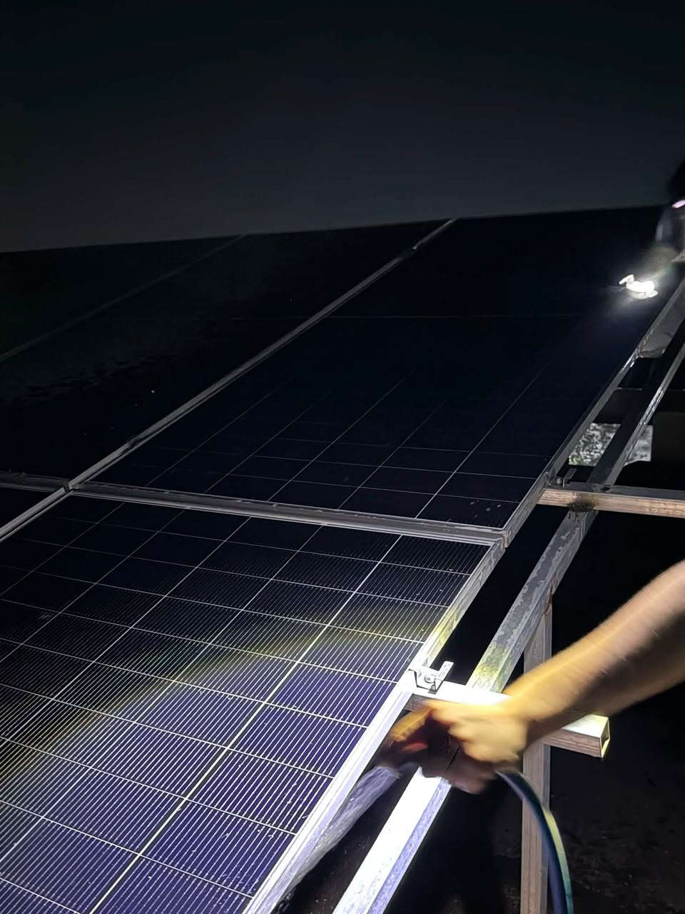 ☀️ متوفر الآن خدمة غسل وتنظيف منظومات الطاقة الشمسية ☀️
لأن نظافة الألواح تعني إنتاجية أعلى وكفاءة أفضل، يوفر كادرنا المختص خدمة غسل وتنظيف ألواح الطاقة الشمسية بأحدث الطرق وبعناية تامة، لإزالة الغبار والأتربة التي تؤثر على أداء المنظومة.

✅ تنظيف احترافي وآمن للألواح الشمسية

✅ رفع كفاءة إنتاج الطاقة

✅ خدمة سريعة وبأسعار مناسبة

✅ نخدم جميع مناطق محافظة ديالى

📞 للحجز والاستفسار:

***********
