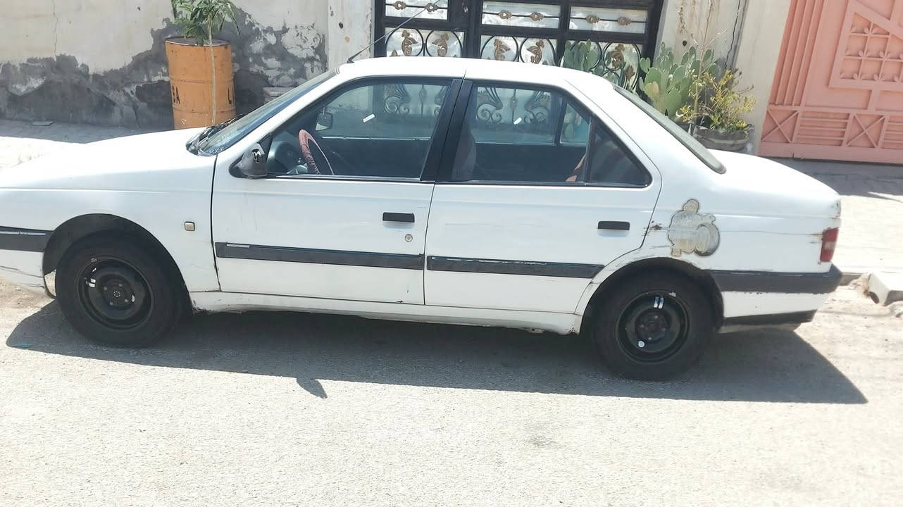 بيجو ٤٠٥للبيع 
موديل ١٢ 
محرك كير شرط
تبريد تدفئه شغال 
رقم نجف سياره بسمي 
سياره بيه بارد 
***********
