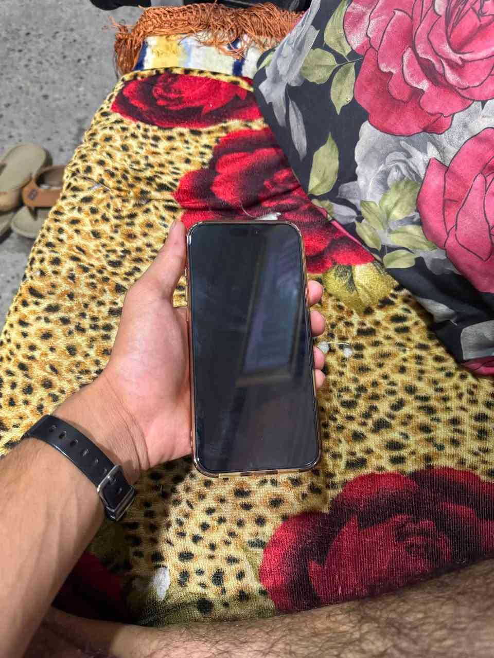 سلام عليكم
جهاز ايفون البيع 17برو ماكس كسر كارتونه
جهاز نظافته 100
بطاريه100
عدد دورات شحن27
كفاله عامه الاستفار خاص 
اواتصال ***********
