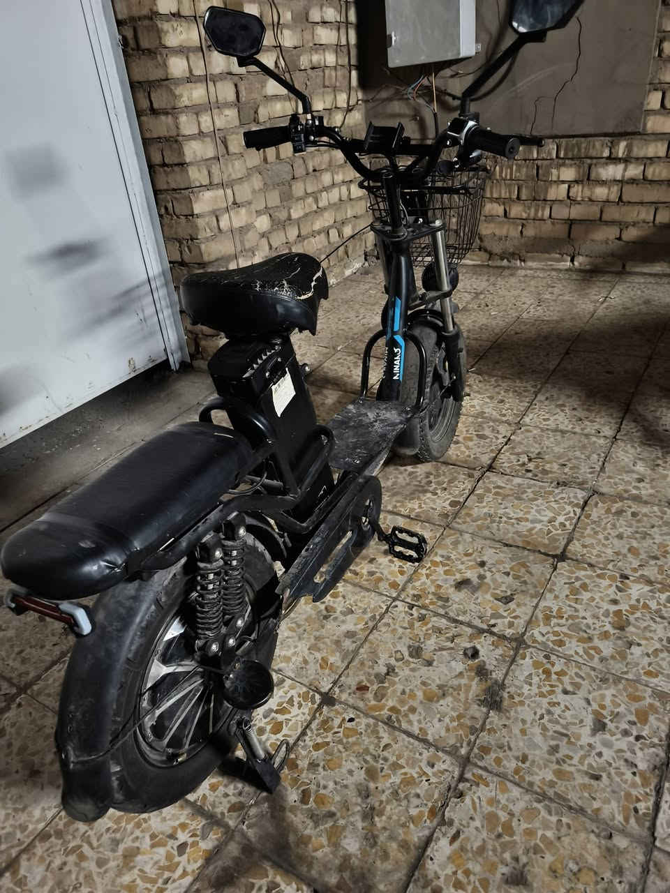 ⚡ تعمل بالكهرباء 60فولت /24امبير
🔋 بطارية ليثيوم قابلة للإزالة +
🛞 إطارات عريضة
🛑 فرامل ديسك
🪑 مقعدين: أمامي وخلفي
💨 تعليق خلفي
🧺 سلة أمامية
🔑 نظام تشغيل وتحكم بالمقود
💡 مجهزة للقيادة الليلية
🖤 اللون: أسود
السعر: 600 ألف
المكان:بغداد الكسرة
التواصل: ***********
