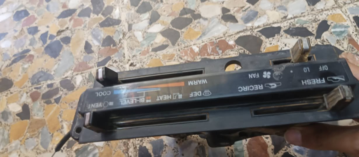 سلام عليكم غراض كرونا نضاف سعر مناسب للاستفسار الاتصال ***********
