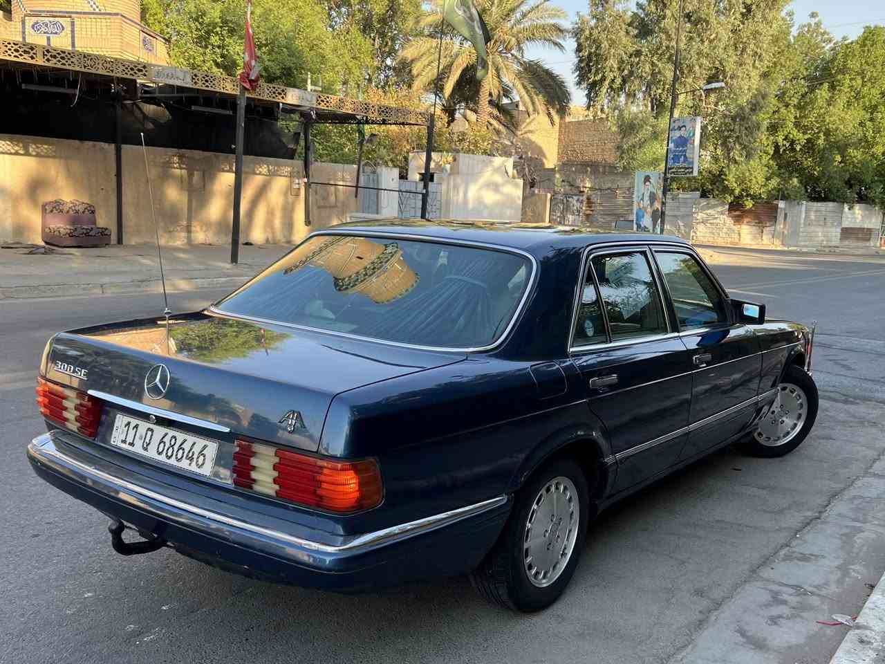 السلام عليكم مارسيدس 🇩🇪جامبو رئاسي C300 موديل 1987 
.مواصفات السياره .
فتحه سقف سلايت روڤ
لون نيلي 💙
داخل رصاصي نضيف جداً بلادي
كشنات جلد كشنات كهرباء شغاله 
جام اوتو 
ويل كب مسويله CNC جديد 
برده خلفيه + اربع جامات برد 
السياره صبغ جماليه كير مكينه خير من الله مال جناي السياره قواعد سليمه وصدر امامي خلفي جديد تخم تاير جديد سياره متعوب عليها ومصروف عليها( مال بيت ) رقم بغداد بسمي  مشروع وطني تحويل مباشر سنويه جديده السياره دبل فيت بم  الرقم *********** مكان السياره بغداد الشعله
