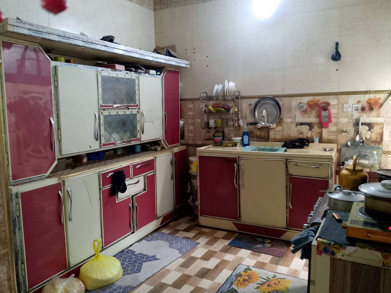 بيت زراعي لبيع طابقين مساحه 220 يتكون من غرفتين و صاله و مطبخ و ديوانيه و حمام داخلي و خارجي و طارمه و الطابق الثاني مشتملات 2 السعر 105 عنوان ناصريه المهديه مقابيل عمارات الشموخ
