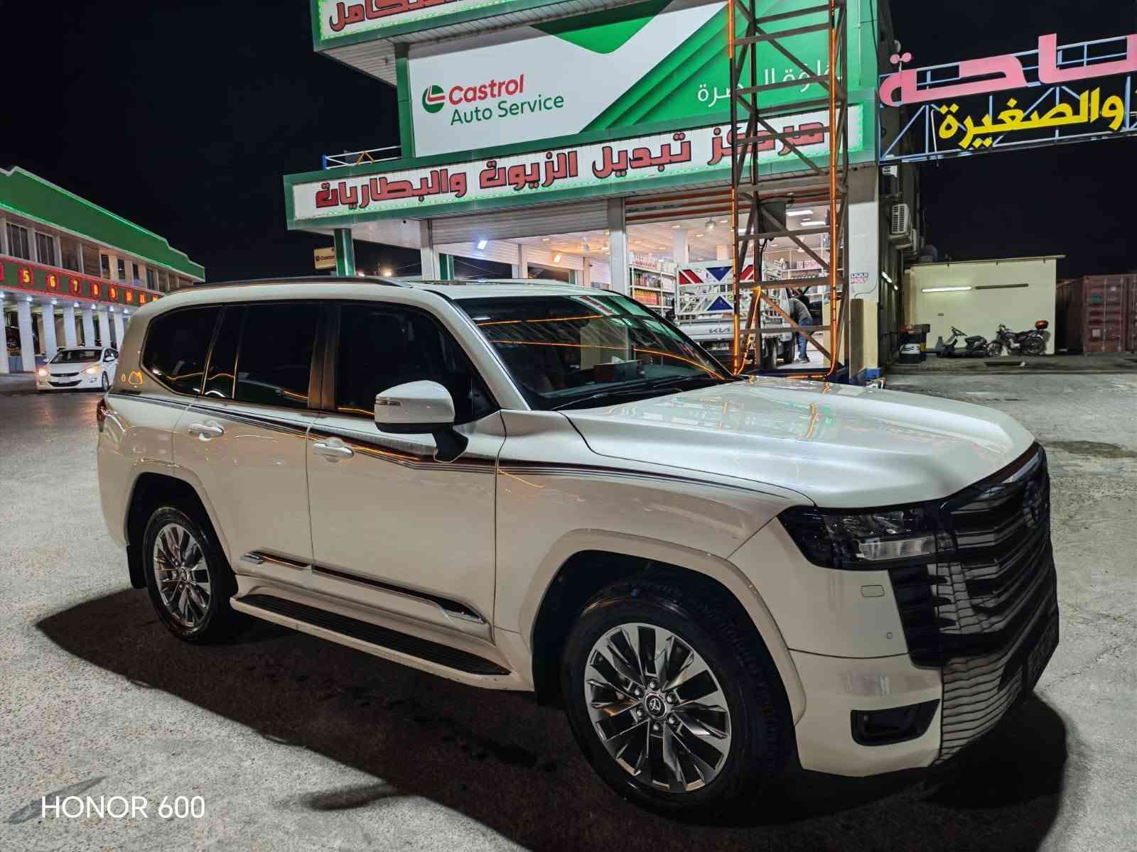 سلام عليكم الاندكروز موديل 2023كاز فول مواصفات رقم ربيل
مكفواله كفاله عامه مغلقه نانو مكنها بصره
***********

نص مكتوب في الصور:
- HONOR 600
